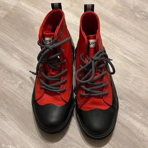 Only used twice kids hunter boots size 3